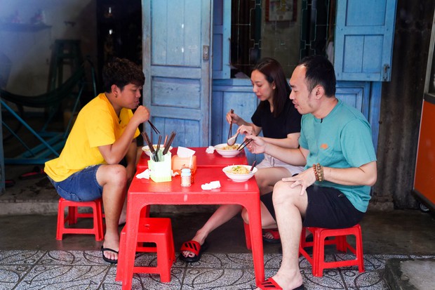 Thu Trang - Tiến Luật hăng hái đi phượt trong mưa giữa đảo ngọc Phú Quốc - Ảnh 3.