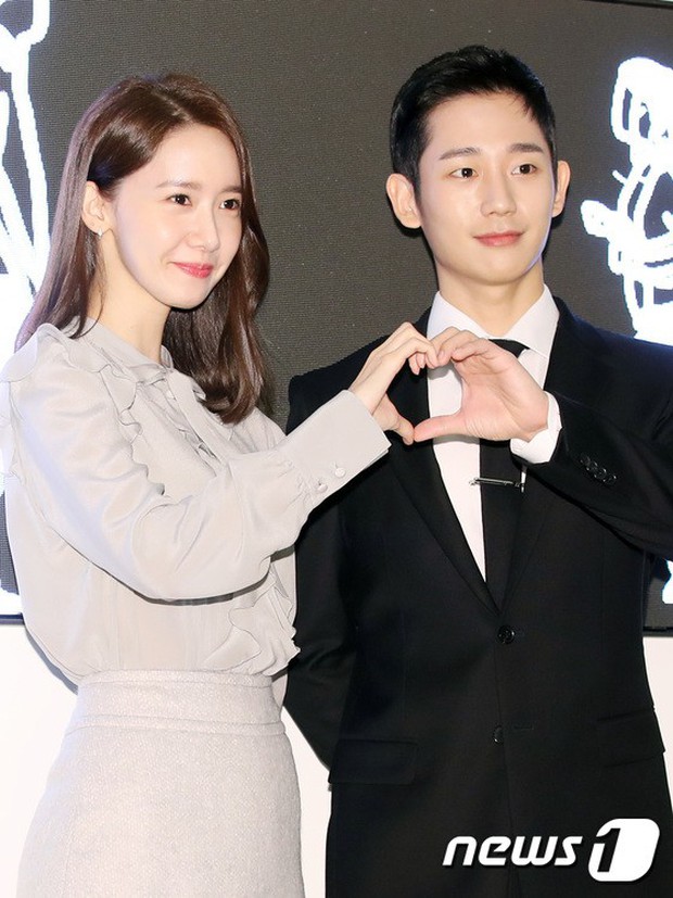 Nữ thần Yoona và mỹ nam Jung Hae In giống nhau bất ngờ, đẹp đôi đến mức trông như đóng phim tại sự kiện - Ảnh 12.