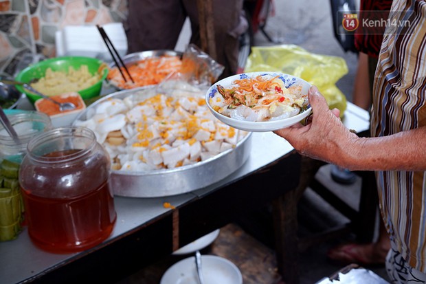 Tiệm ăn hàng 30 năm của dì Gái chịu chơi nhất Sài Gòn, mỗi ngày bán trong 1 giờ là hết veo - Ảnh 6.