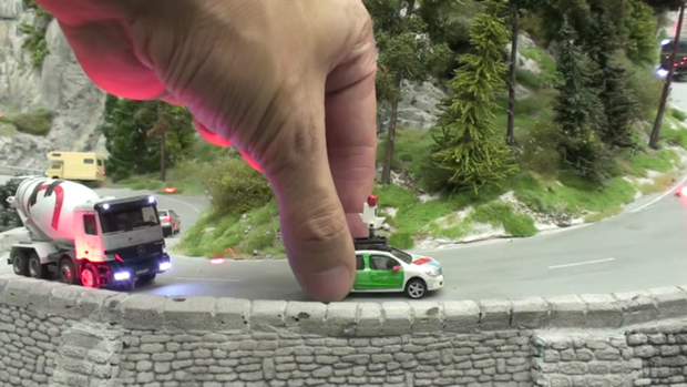 Google chế tạo xe Street View thu nhỏ, giúp chúng ta tham quan bên trong mô hình lớn nhất thế giới - Ảnh 11.