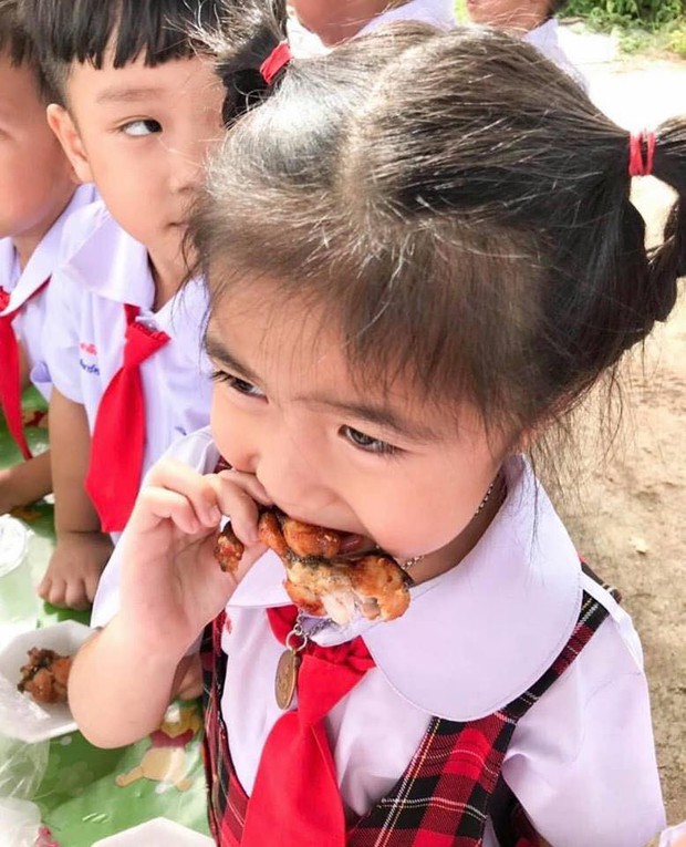 Chùm ảnh khiến cư dân mạng tưởng tiết học yêu thương động vật, ai ngờ lại là môn học nấu ăn - Ảnh 6.