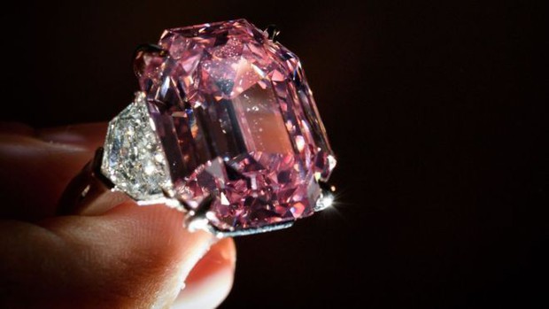  Viên kim cương hồng Pink Legacy đạt giá kỷ lục 50 triệu USD  - Ảnh 1.