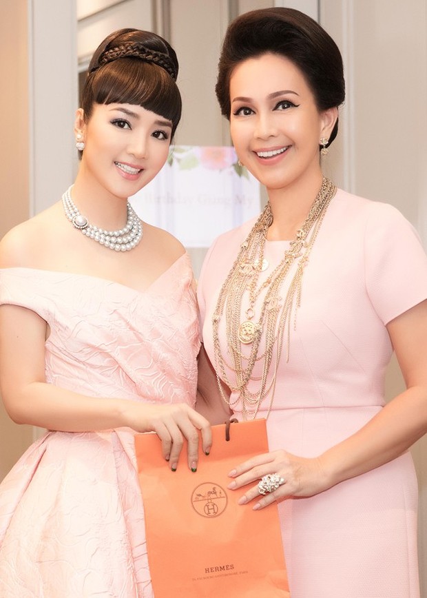 Dàn mỹ nhân U50 hội ngộ, khoe nhan sắc đẹp bất chấp thời gian trong sinh nhật tròn 47 tuổi của Hoa hậu Giáng My - Ảnh 3.