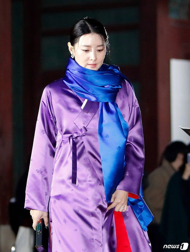 Lee Young Ae đẹp không góc chết, không hổ danh Nữ thần Hanbok khi diện màu áo mà ít người dám mặc - Ảnh 5.