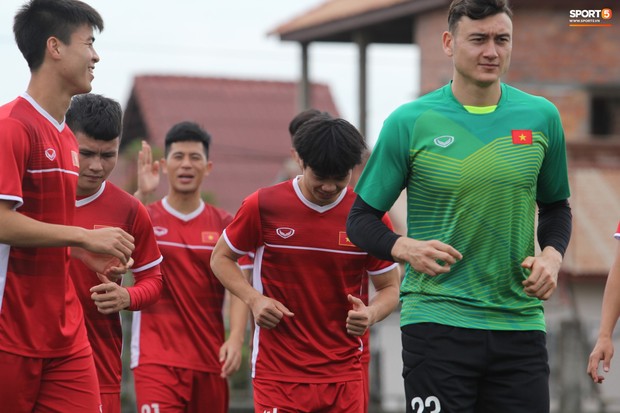 Sau trận thắng Malaysia, tuyển Việt Nam lao vào tập luyện ngay sáng nay để chuẩn bị so tài với Myanmar - Ảnh 2.