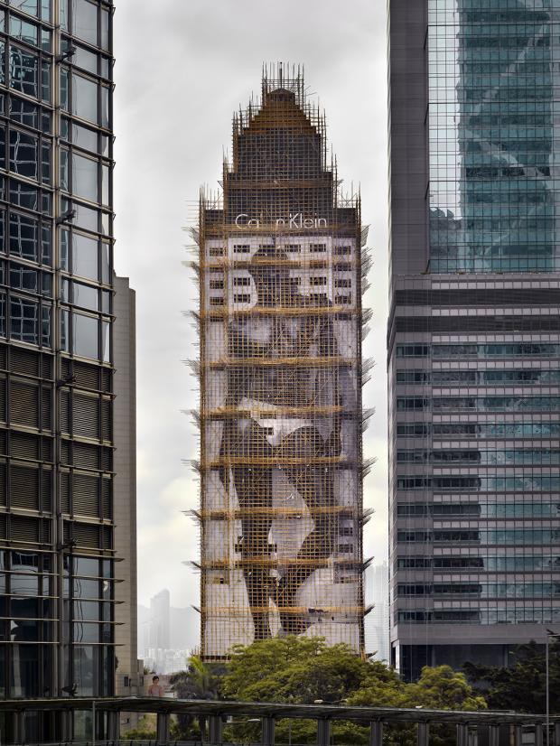 [Ảnh] Ấn tượng với cách người Hồng Kông xây dựng những tòa nhà chọc trời chỉ với giàn giáo bằng tre - Ảnh 2.