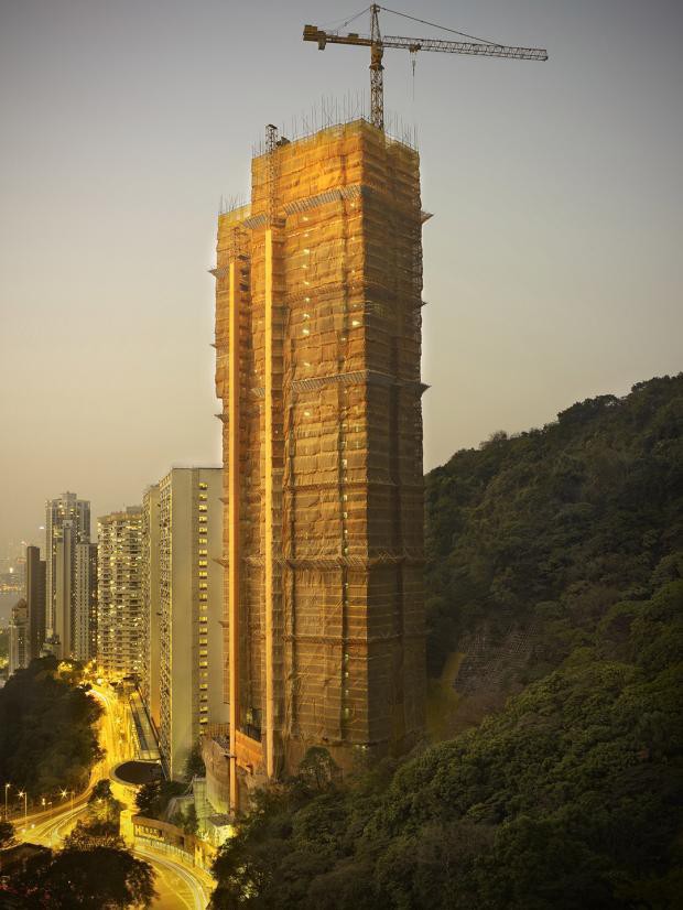 [Ảnh] Ấn tượng với cách người Hồng Kông xây dựng những tòa nhà chọc trời chỉ với giàn giáo bằng tre - Ảnh 8.