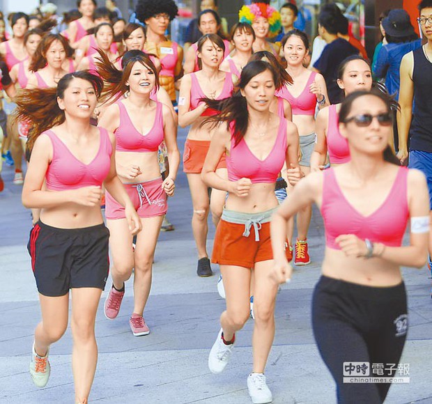 Siêu thị Trung Quốc vận động nhân viên nữ chạy bộ khỏa thân để được thưởng nóng hơn 30 triệu đồng - Ảnh 3.