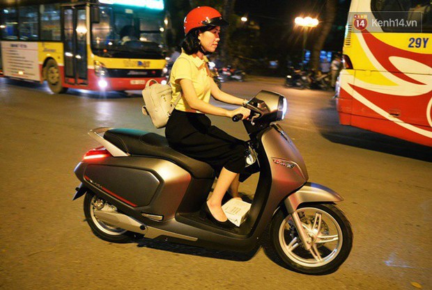 Xe máy điện thông minh Klara của VinFast cháy hàng ngay sau 15 phút ra mắt - Ảnh 11. Xe máy điện thông minh Klara của VinFast cháy hàng ngay sau 15 phút ra mắt - Ảnh 11.