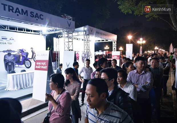 Xe máy điện thông minh Klara của VinFast cháy hàng ngay sau 15 phút ra mắt - Ảnh 5. Xe máy điện thông minh Klara của VinFast cháy hàng ngay sau 15 phút ra mắt - Ảnh 5.