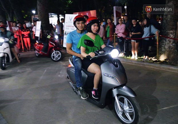Xe máy điện thông minh Klara của VinFast cháy hàng ngay sau 15 phút ra mắt - Ảnh 10. Xe máy điện thông minh Klara của VinFast cháy hàng ngay sau 15 phút ra mắt - Ảnh 10.