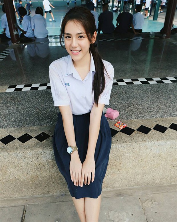 Đồng phục sexy bậc nhất thế giới của nữ sinh Thái Lan: Váy ngắn trên đầu gối, bó sát cơ thể - Ảnh 2.