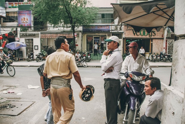 Chùm ảnh CSGT bắt cướp giữa trung tâm Sài Gòn bất ngờ được chia sẻ sau 11 năm khiến nhiều người thích thú - Ảnh 1.