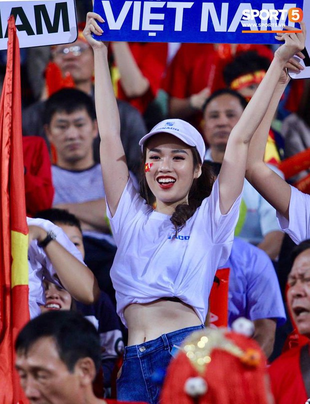 Những bóng hồng xinh xắn chiếm spotlight trước trận Việt Nam - Campuchia tại Hàng Đẫy - Ảnh 9.