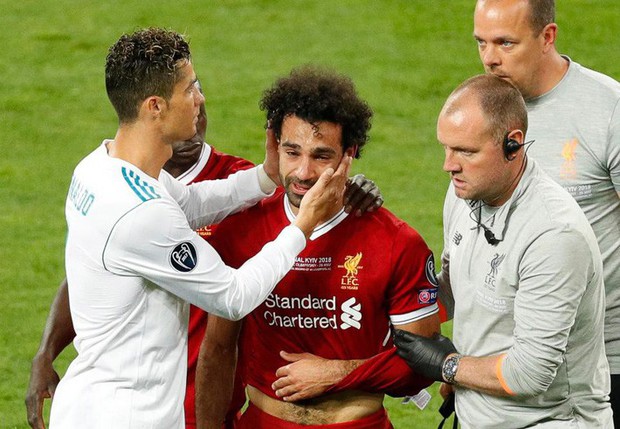 Danh thủ Mo Salah được tạc tượng vinh danh nhưng trông hơi sai một chút, dân mạng lập tức nhảy vào chế ảnh - Ảnh 12.