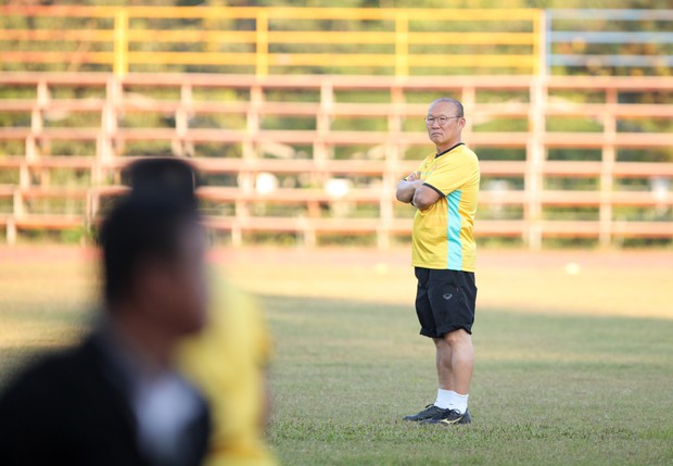 AFF CUP 2018: Đội tuyển Việt Nam mời CĐV rời sân cho buổi tập kín - Ảnh 7.