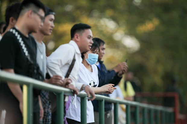 AFF CUP 2018: Đội tuyển Việt Nam mời CĐV rời sân cho buổi tập kín - Ảnh 3.