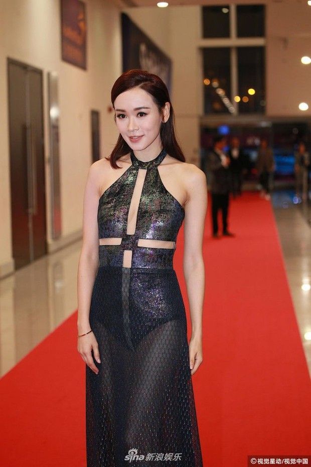 Thảm đỏ Hoa Đỉnh: Hoa hậu Hong Kong diện đầm xuyên thấu khoe body, Ngô Cẩn Ngôn bánh bèo với váy xẻ sâu - Ảnh 9.