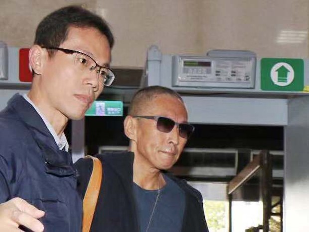 Nộp hơn 1 tỷ tiền bảo lãnh, tài tử “Bao Thanh Thiên” được về nhà sau scandal cưỡng hiếp - Ảnh 3.