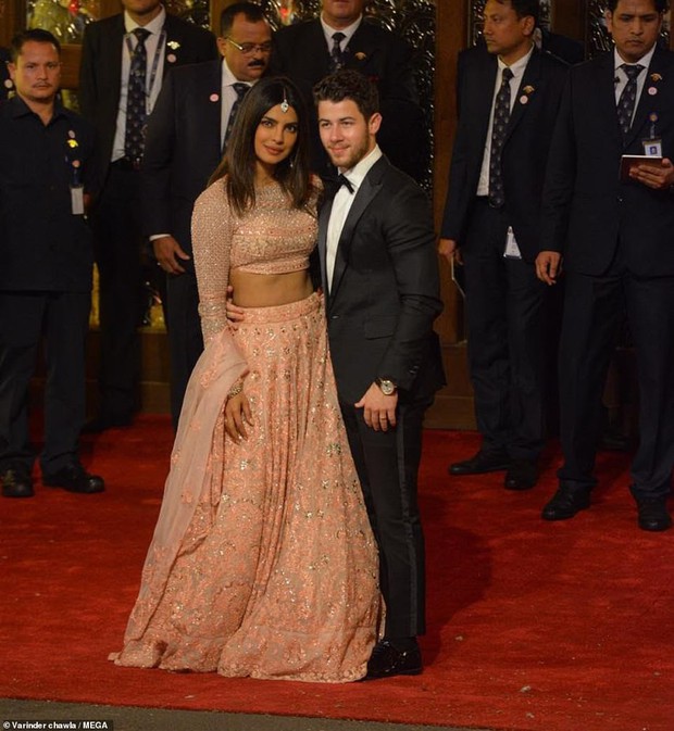 Sau đám cưới, Nick Jonas và Hoa hậu Thế giới lại trở thành khách mời lộng lẫy tại hôn lễ của rich kid giàu nhất Ấn Độ - Ảnh 1.