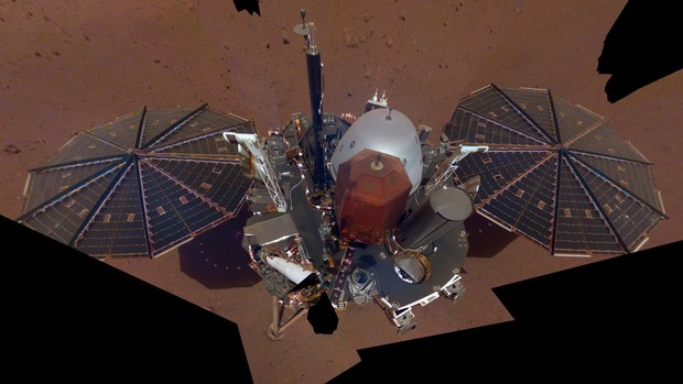 Lần đầu tự sướng trên sao Hỏa của InSight là bức hình tuyệt đẹp này đây - Ảnh 1.