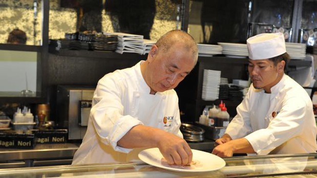 Đầu bếp người Nhật nổi tiếng tiết lộ cách ăn sushi hoàn hảo nhất - Ảnh 1.