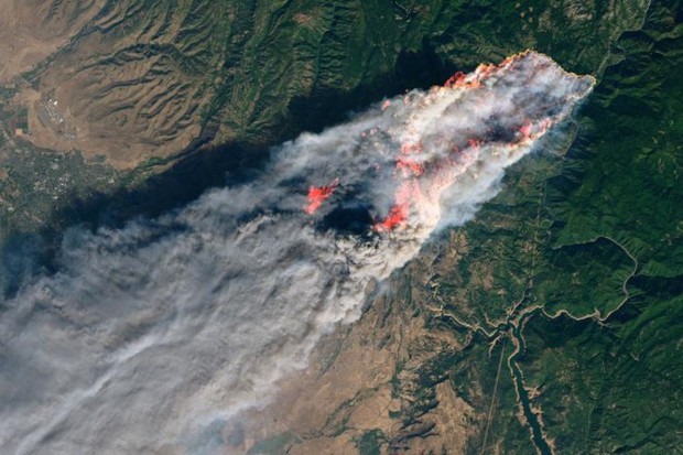 Những bức ảnh ám ảnh chụp thiên tai và hỏa hoạn từ trên không năm 2018 - Ảnh 7.