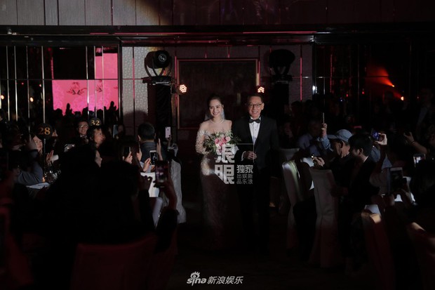 Đám cưới hoành tráng của Chung Hân Đồng: Ông trùm showbiz Hong Kong, con gái tài phiệt Macau cùng dàn sao hạng A tề tựu đông đủ - Ảnh 32.