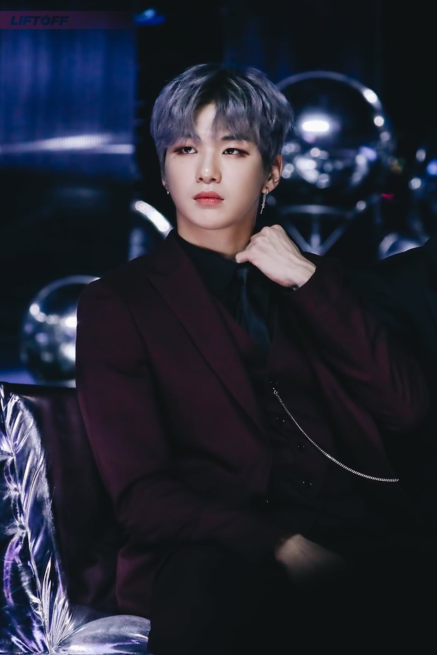 “Dớp” center quốc dân từ Produce 101: Solo lận đận, bài debut bị chê thậm tệ, đã thế còn dính scandal siêu to khổng lồ - Ảnh 6. “Dớp” center quốc dân từ Produce 101: Solo lận đận, bài debut bị chê thậm tệ, đã thế còn dính scandal siêu to khổng lồ - Ảnh 6.