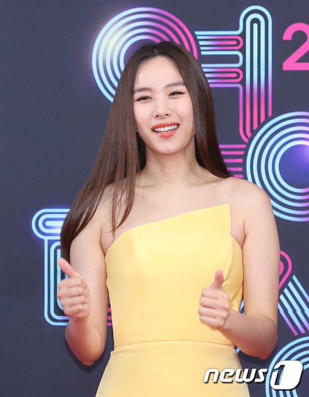 Thảm đỏ KBS Entertainment Awards: Vợ Lee Dong Gun lấn át dàn mỹ nhân sexy, cặp vợ chồng trẻ nhất Kpop xuất thần - Ảnh 7.