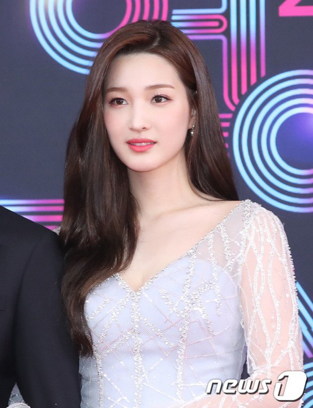 Thảm đỏ KBS Entertainment Awards: Vợ Lee Dong Gun lấn át dàn mỹ nhân sexy, cặp vợ chồng trẻ nhất Kpop xuất thần - Ảnh 19.