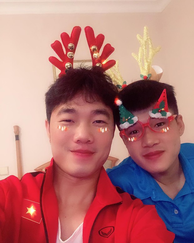 Người người đi chơi Noel, riêng Xuân Trường ở lại khách sạn vực dậy tinh thần đồng đội bị chấn thương  - Ảnh 1.