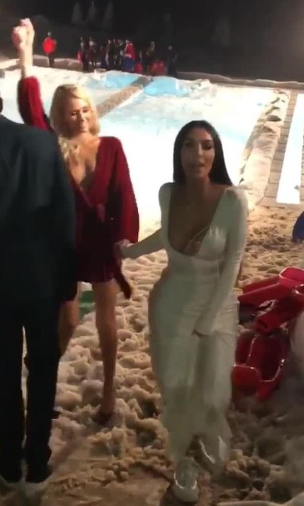 Gia đình Kardashian mời dàn sao cực khủng dự tiệc Giáng Sinh, đặc biệt có cả kẻ thù một thời Paris Hilton - Ảnh 2.
