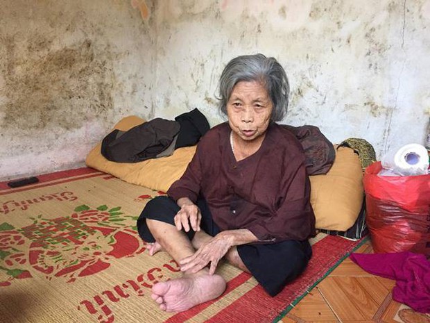 Tâm sự nghẹn đắng của bà ngoại bé gái 5 tuổi ngủ vỉa hè trong đêm lạnh ở Nam Định - Ảnh 4.