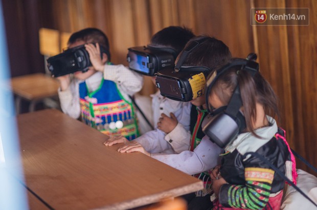 Trẻ em Tri Lễ thích thú khám phá thế giới qua lăng kính VR - Ảnh 1.