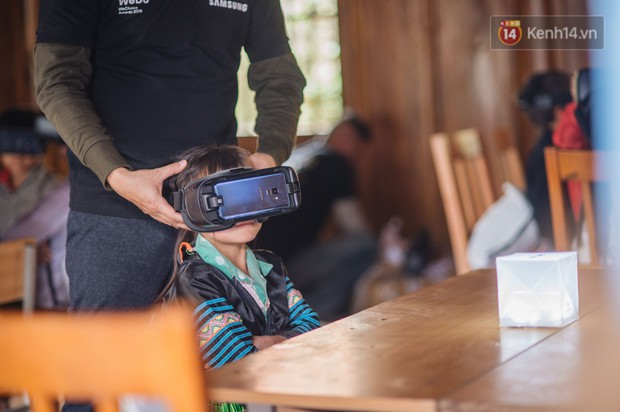 Trẻ em Tri Lễ thích thú khám phá thế giới qua lăng kính VR - Ảnh 2.
