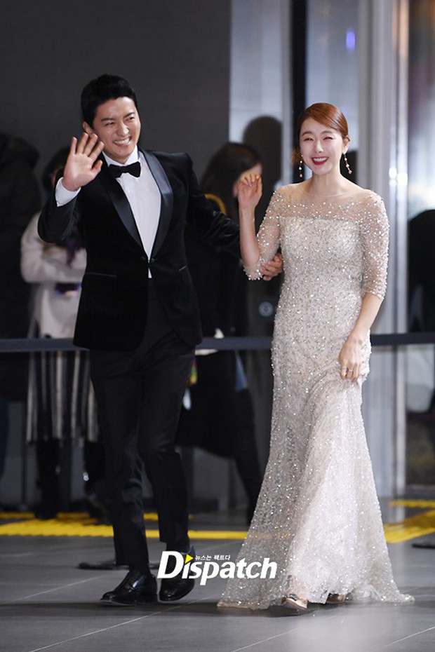 Thảm đỏ SBS Entertainment Awards: Song Ji Hyo bị mỹ nhân Running Man sexy lấn át, Lee Seung Gi bảnh bao bên dàn sao - Ảnh 19.