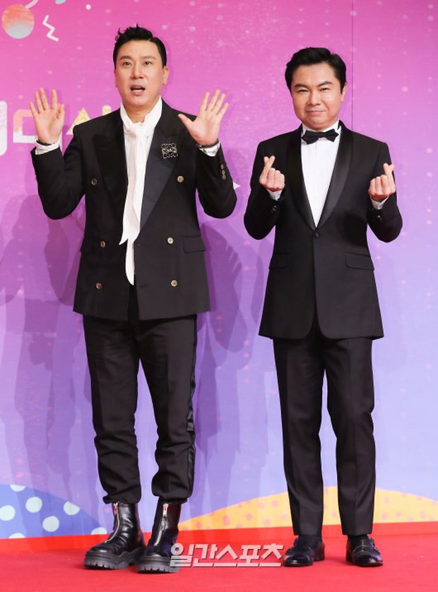 Thảm đỏ SBS Entertainment Awards: Song Ji Hyo bị mỹ nhân Running Man sexy lấn át, Lee Seung Gi bảnh bao bên dàn sao - Ảnh 24.