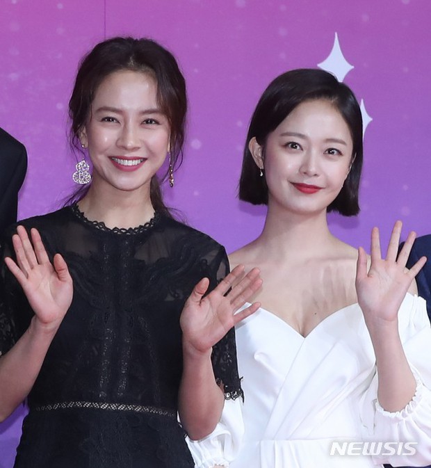 Thảm đỏ SBS Entertainment Awards: Song Ji Hyo bị mỹ nhân Running Man sexy lấn át, Lee Seung Gi bảnh bao bên dàn sao - Ảnh 4.