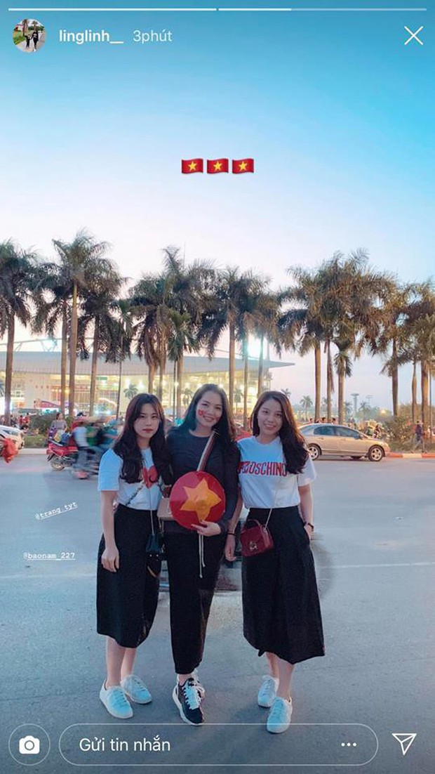 Người yêu cầu thủ Duy Mạnh, bạn gái tin đồn của Văn Đức nổi bật trên khán đài trận bán kết kịch tính - Ảnh 4.