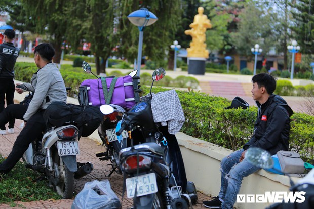 Hàng nghìn người vượt gần 1.000km trên xe máy về quê ăn Tết - Ảnh 3.