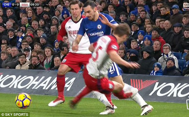 Hazard lập cú đúp, Chelsea trở lại Top 4 - Ảnh 5.