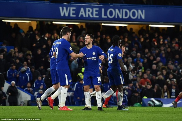 Hazard lập cú đúp, Chelsea trở lại Top 4 - Ảnh 14.