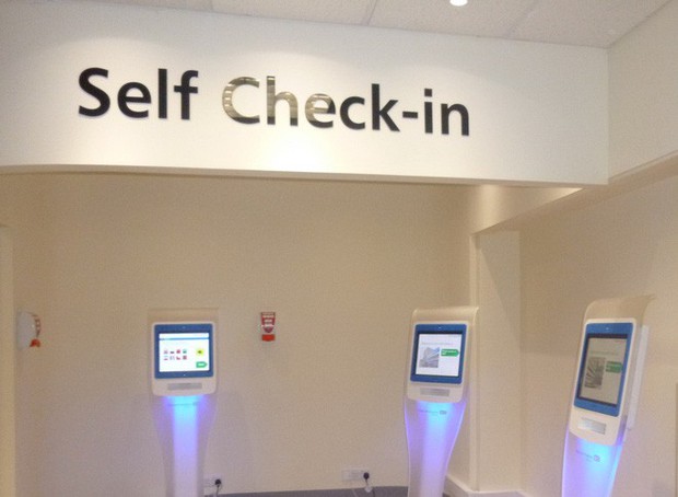 Bạn có biết: Nơi bẩn nhất sân bay lại là... quầy check-in - Ảnh 2.