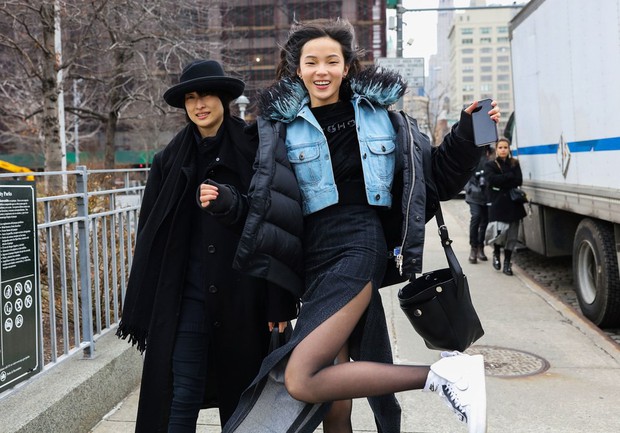 Những khoảnh khắc street style ấn tượng nhất tại New York Fashion Week mùa Thu/Đông 2018 - Ảnh 1.