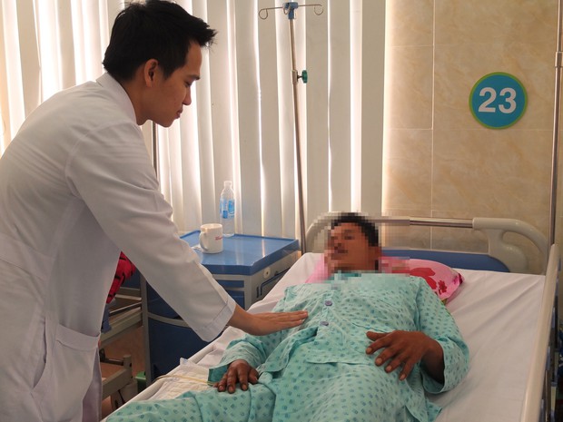 3 người đàn ông bị máy sục khí ở ao tôm cuốn bộ phận sinh dục - Ảnh 1.