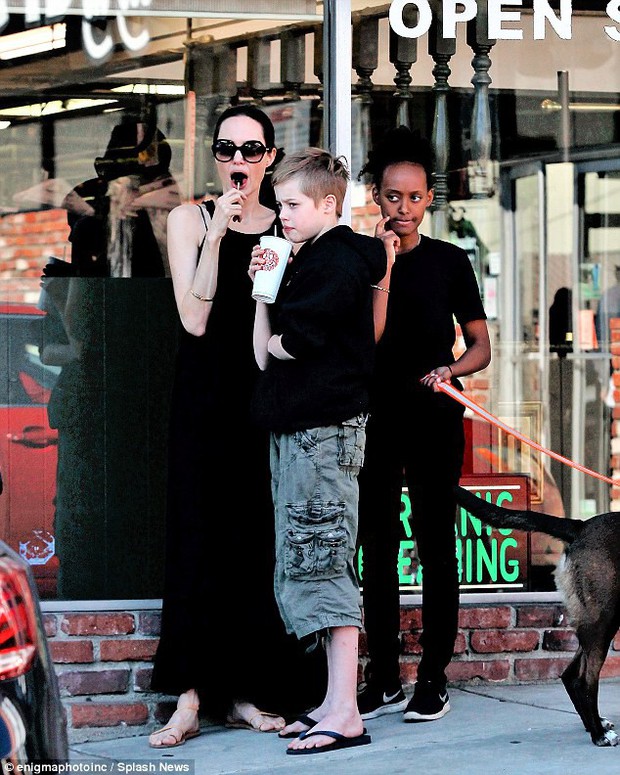 Angelina Jolie's daughter Shiloh is getting taller and more handsome - Photo 1.