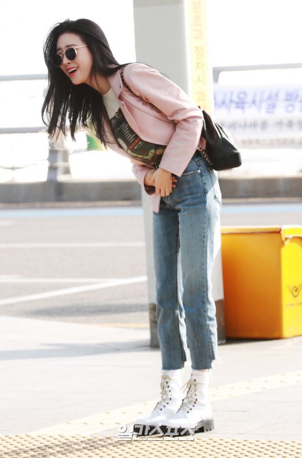 Đầu năm tài tử Hyun Bin đã đẹp không tưởng tại sân bay, Sunmi và Goo Hara sang chảnh như đi thảm đỏ - Ảnh 19.