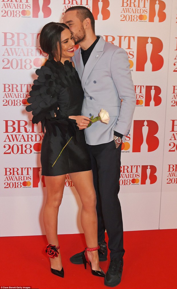Thảm đỏ BRIT Awards: Người lộng lẫy như công chúa, kẻ khoe da thịt gợi cảm tại đêm trao giải lớn nhất nước Anh - Ảnh 9.