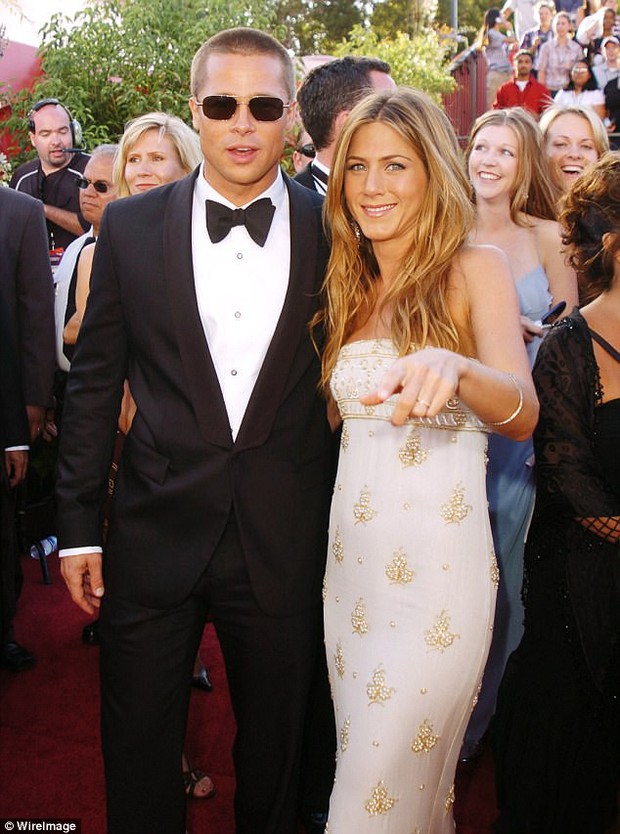 Gia đình Jennifer Aniston tan nát vì những lời tỏ tình của Brad Pitt với vợ cũ - Ảnh 1.